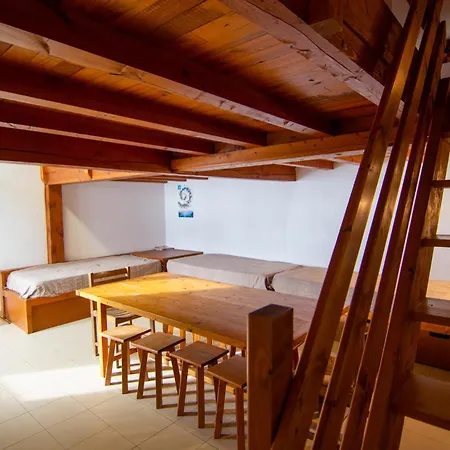 Le Logis Des Dieux Herberg Sarrancolin